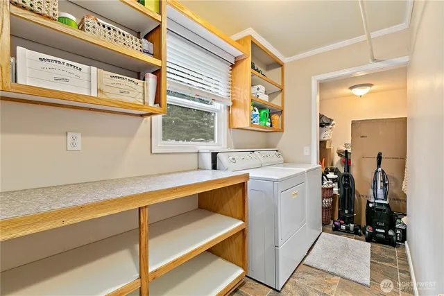 a view of utility room and washer