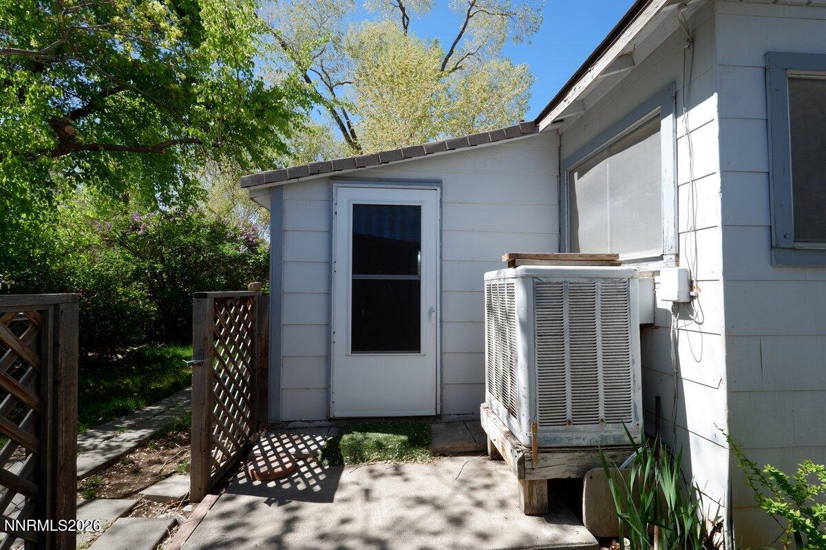15587 Toll Road Reno, NV 89521 - Photo 34 of 41 Mudroom
