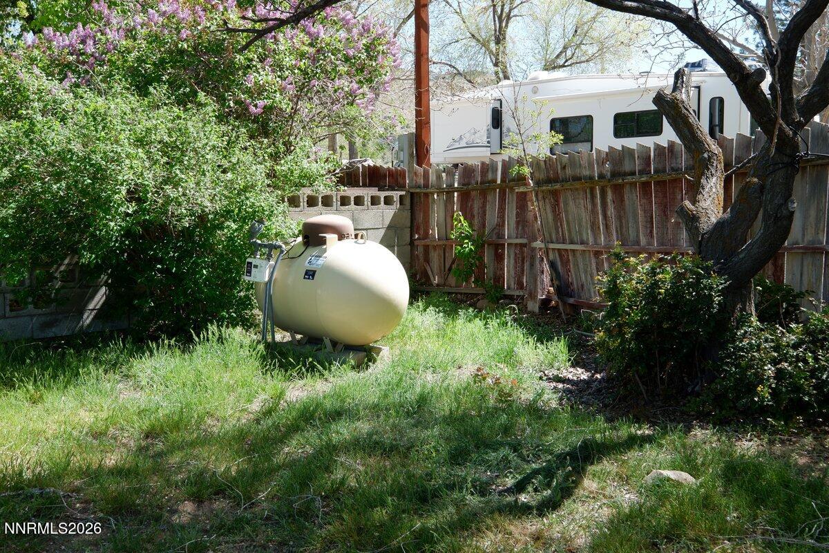 15587 Toll Road Reno, NV 89521 - Photo 36 of 41 Propane_Tank