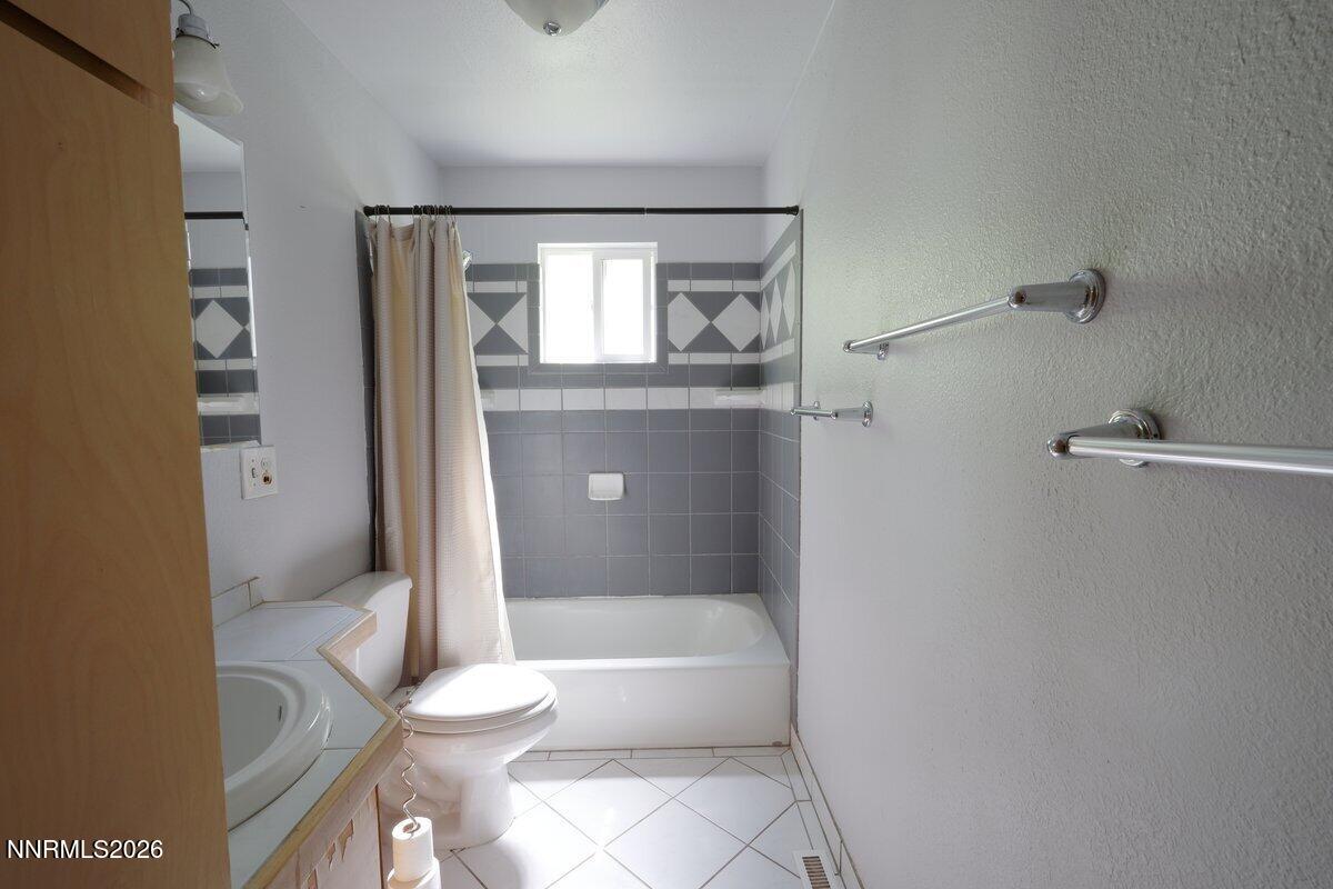 15587 Toll Road Reno, NV 89521 - Photo 10 of 41 Bath_1_3-1