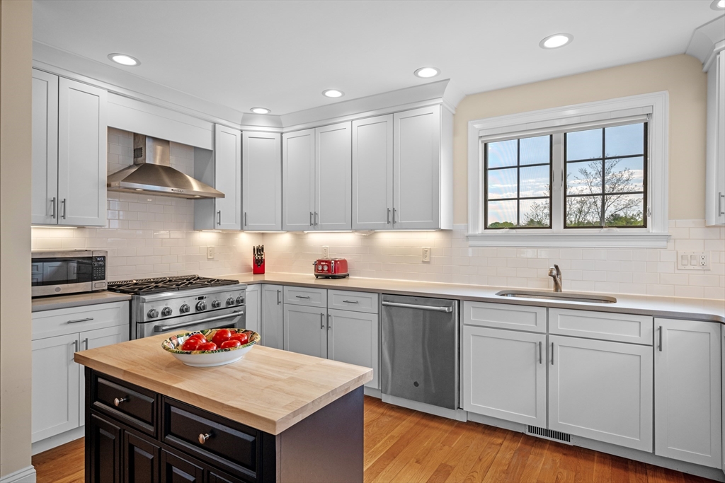 155 Green Street, Unit 4 Marblehead, MA 01945 - Photo 12 of 34