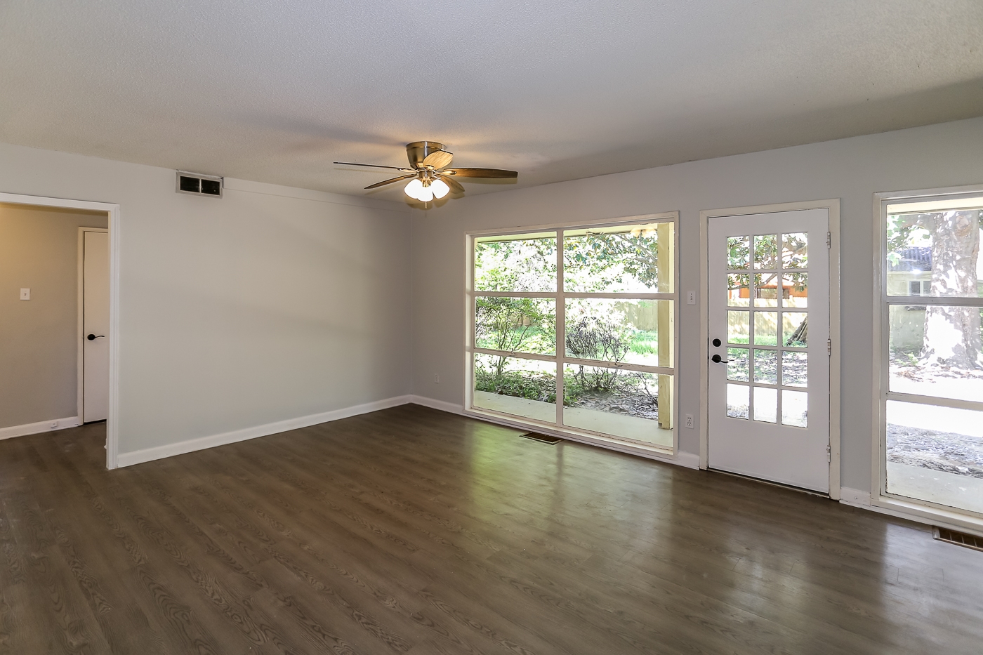 447 Conwell Road Memphis, TN 38120 - Photo 4 of 18 Gallery Image 4