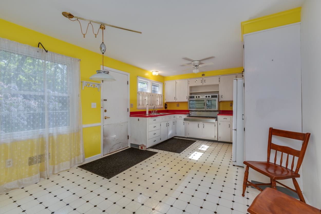 1341 Chestnut Street Manchester, NH 03104 - Photo 6 of 37 Gallery Image 6