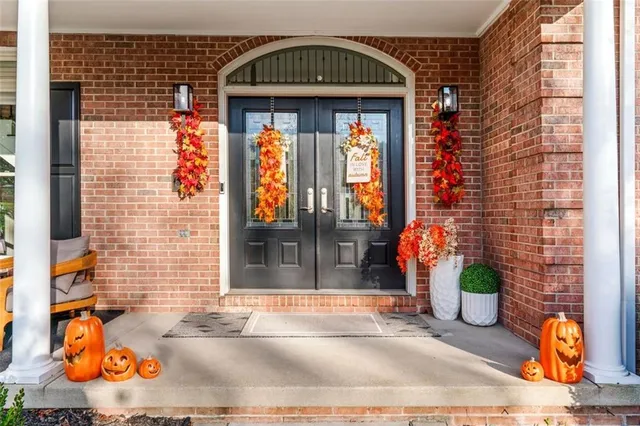 a view of entrance front of the house