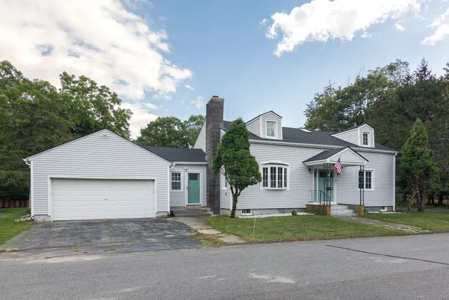 $415,000 | 3 Curtis Street, Norwich, CT 06360