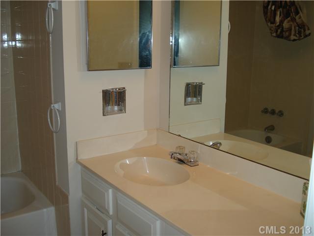 1604 Sharon Road West, Unit 20 Charlotte, NC 28210 - Photo 5 of 14