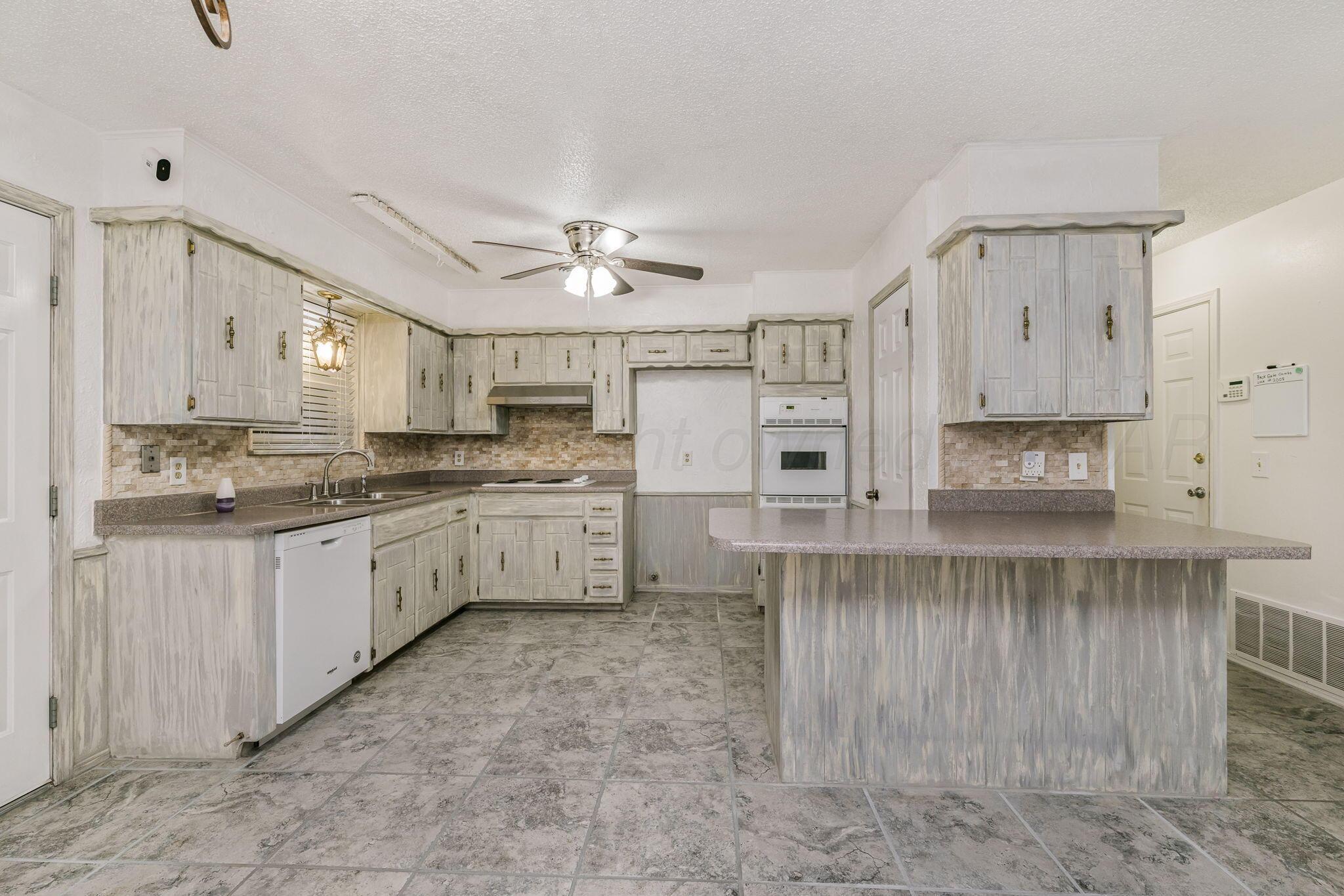 5704 Leigh Avenue Amarillo, TX 79110 - Photo 7 of 22 5704 Leigh Ave 12