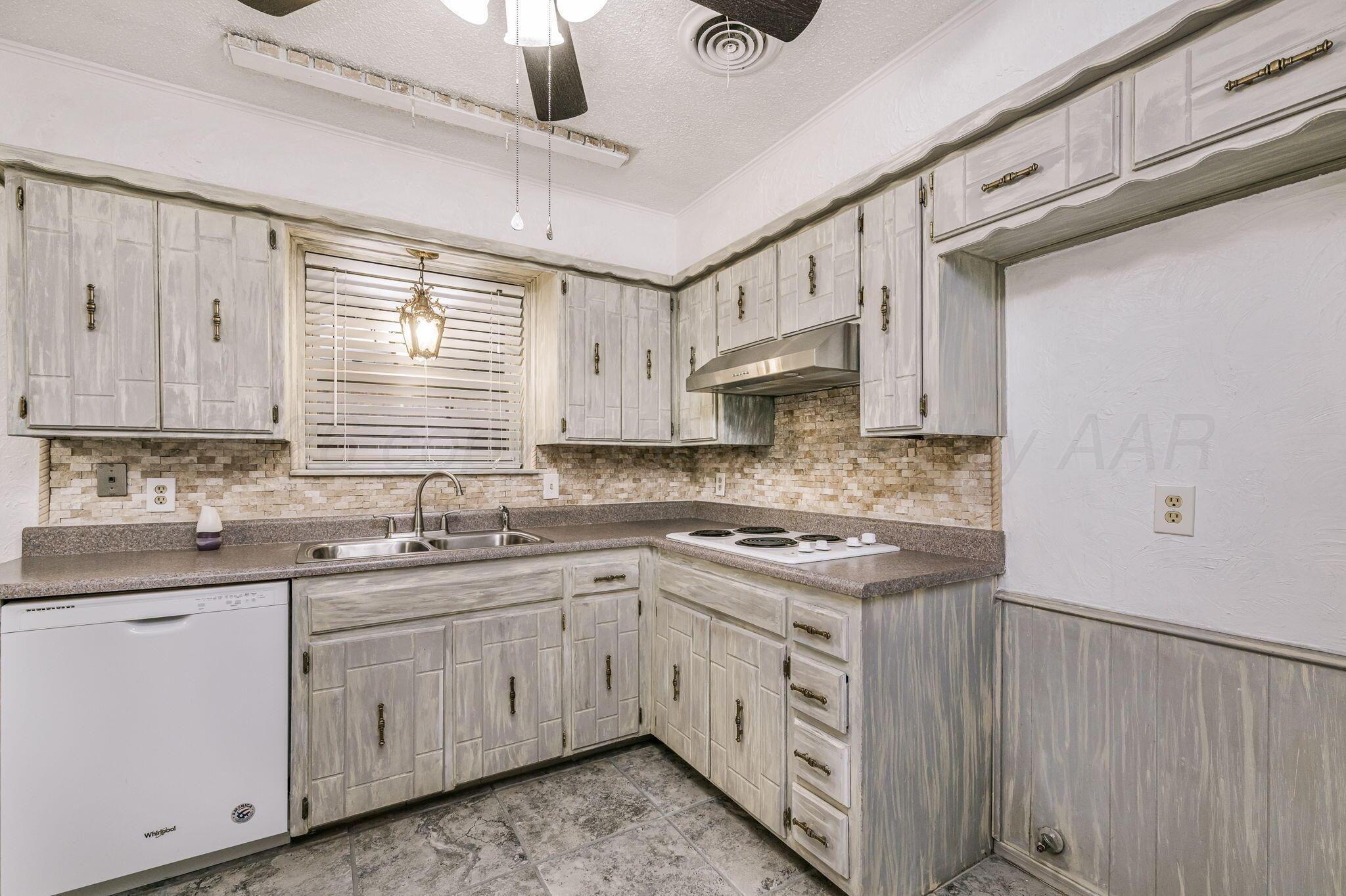 5704 Leigh Avenue Amarillo, TX 79110 - Photo 8 of 22 5704 Leigh Ave 13