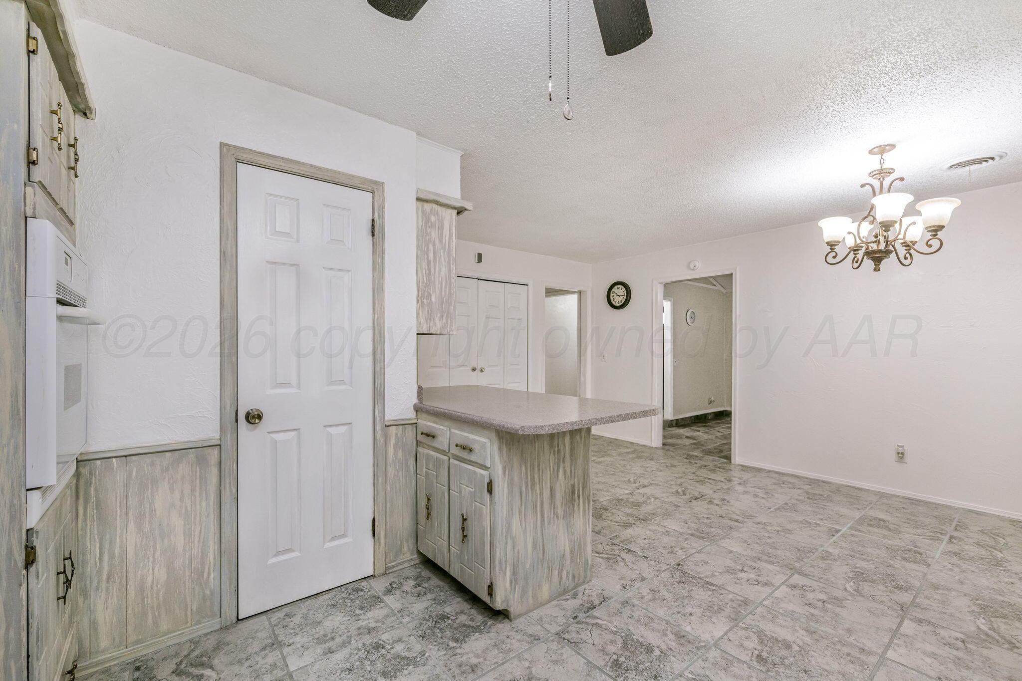 5704 Leigh Avenue Amarillo, TX 79110 - Photo 9 of 22 5704 Leigh Ave 14