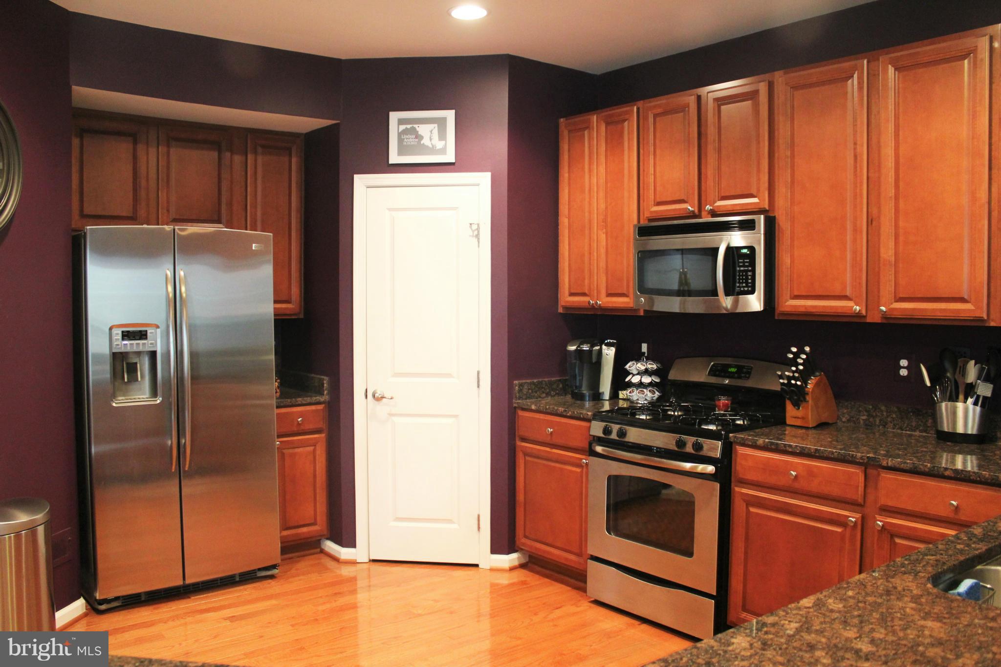 5627 Country Farm Road White Marsh, MD 21162 - Photo 10 of 30 Kitchen w/ walk-in pantry