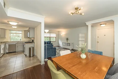 $190,000 | 5 Delcrest Court, Unit 204, University City, MO 63124