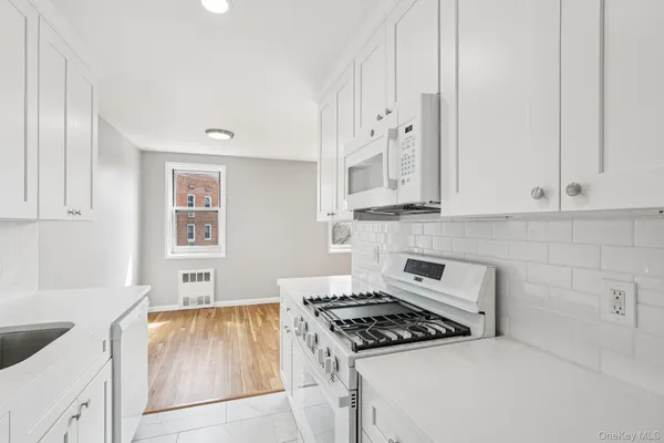 $300,000 | 98 Dehaven Drive, Unit 4C, Yonkers, NY 10703