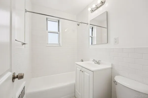 $300,000 | 98 Dehaven Drive, Unit 4C, Yonkers, NY 10703