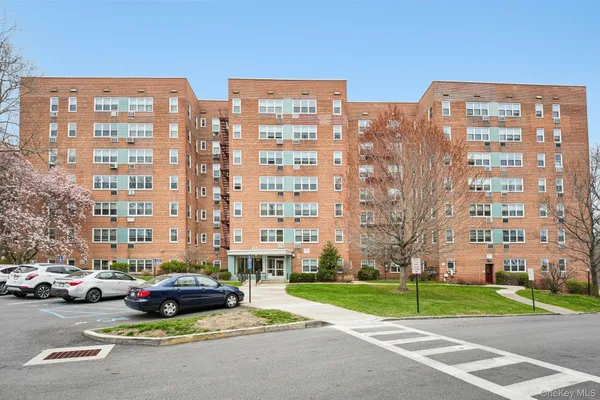 $300,000 | 98 Dehaven Drive, Unit 4C, Yonkers, NY 10703