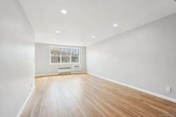 $300,000 | 98 Dehaven Drive, Unit 4C, Yonkers, NY 10703