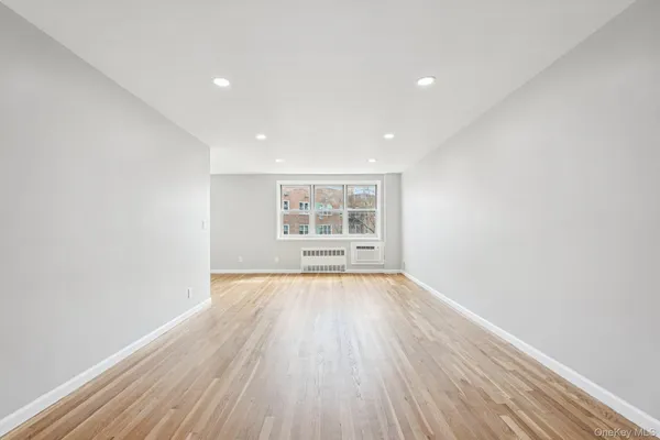 $300,000 | 98 Dehaven Drive, Unit 4C, Yonkers, NY 10703