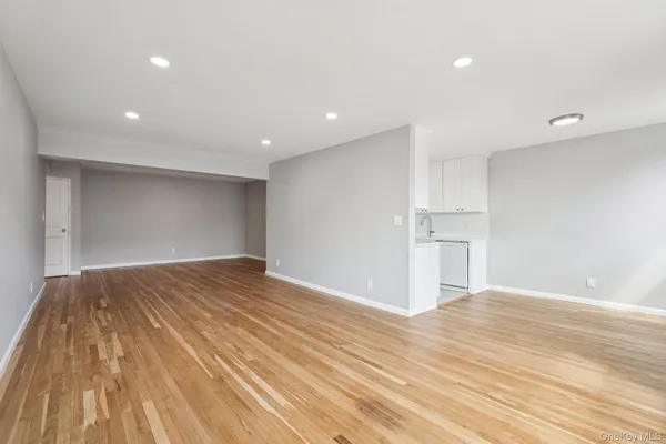 $300,000 | 98 Dehaven Drive, Unit 4C, Yonkers, NY 10703