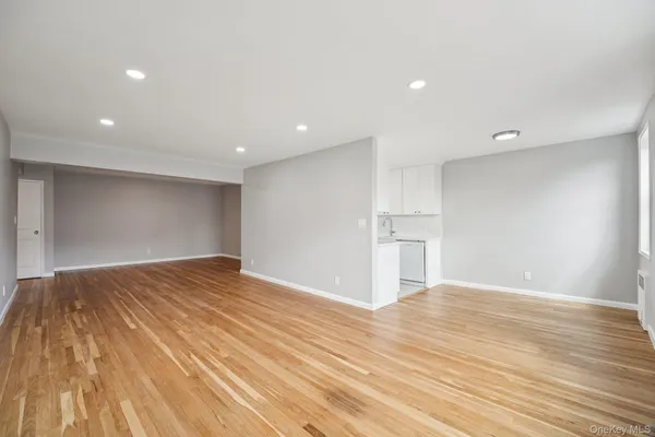 $300,000 | 98 Dehaven Drive, Unit 4C, Yonkers, NY 10703