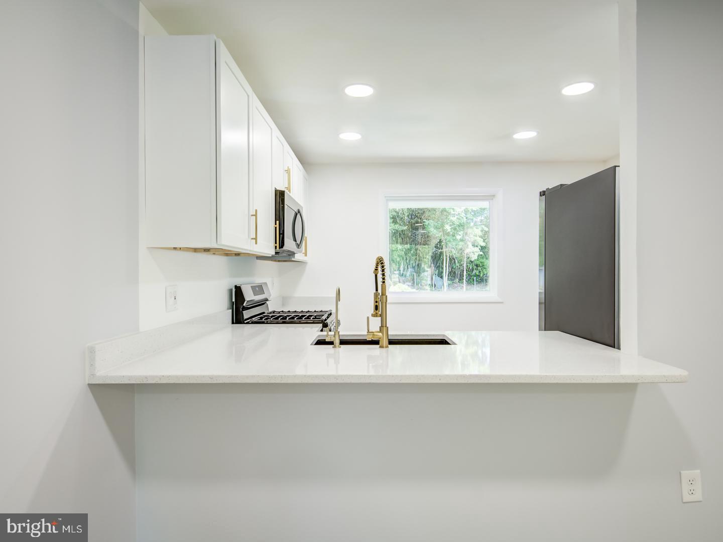 9214 Rolling View Drive Lanham, MD 20706 - Photo 11 of 58