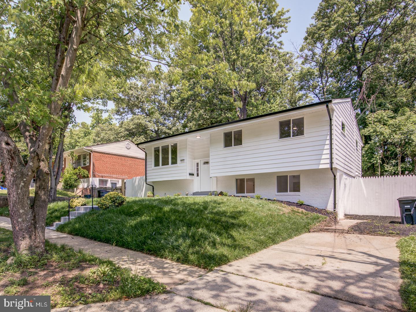 9214 Rolling View Drive Lanham, MD 20706 - Photo 5 of 58