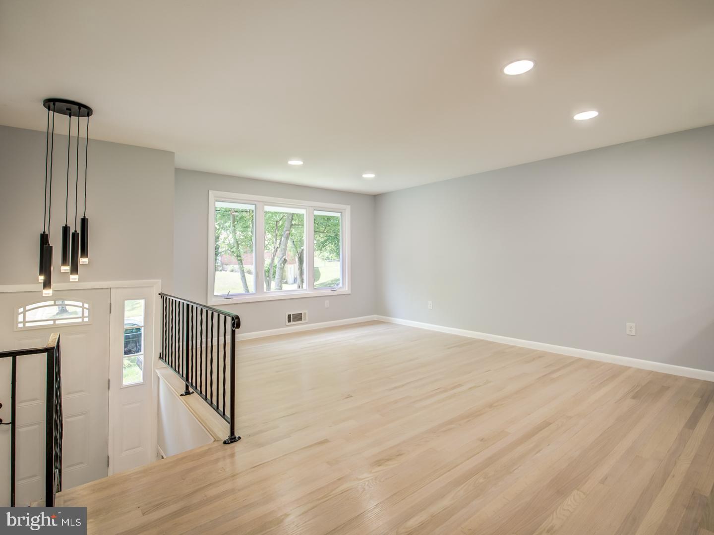 9214 Rolling View Drive Lanham, MD 20706 - Photo 7 of 58