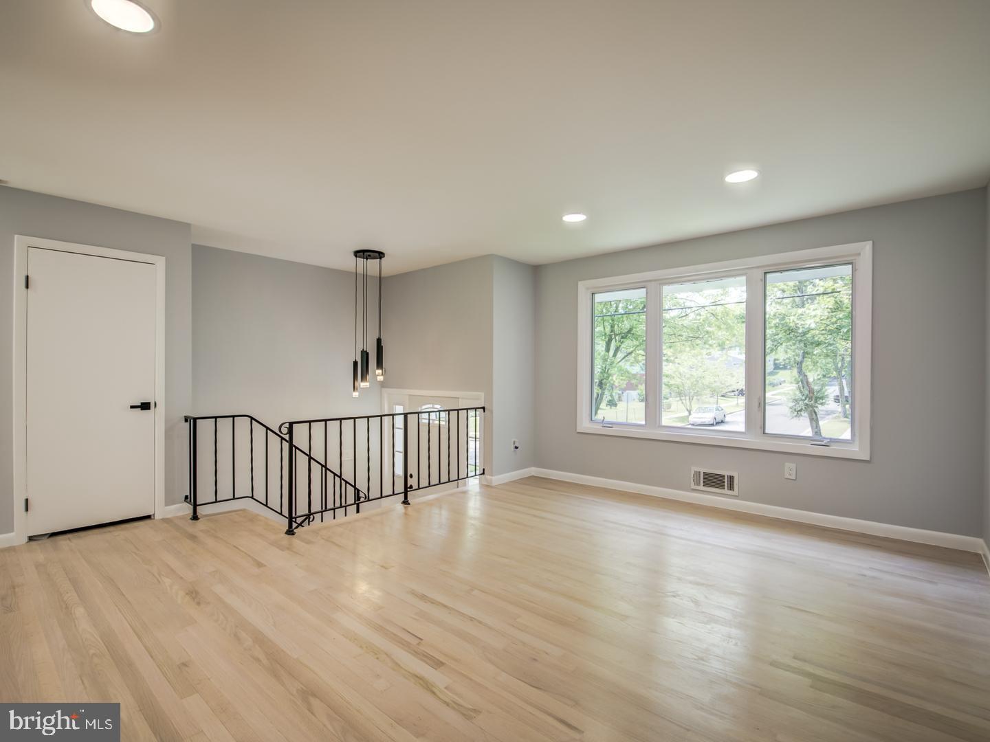 9214 Rolling View Drive Lanham, MD 20706 - Photo 8 of 58