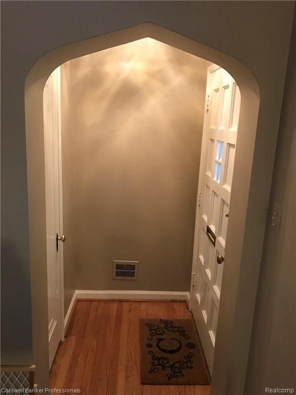 1002 Hawthorne Road Grosse Pointe Woods, MI 48236 - Photo 4 of 26