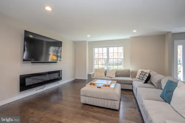 $989,900 | 6 Ruedeman Drive, Plainsboro, NJ 08536