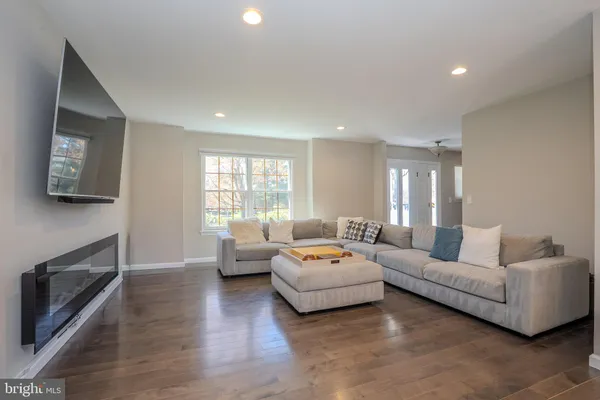 $989,900 | 6 Ruedeman Drive, Plainsboro, NJ 08536