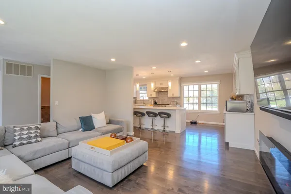 $989,900 | 6 Ruedeman Drive, Plainsboro, NJ 08536