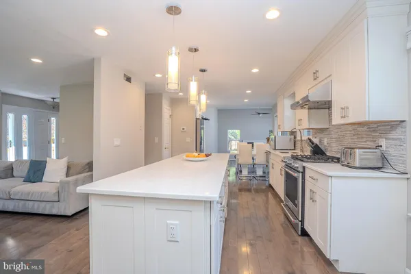 $989,900 | 6 Ruedeman Drive, Plainsboro, NJ 08536