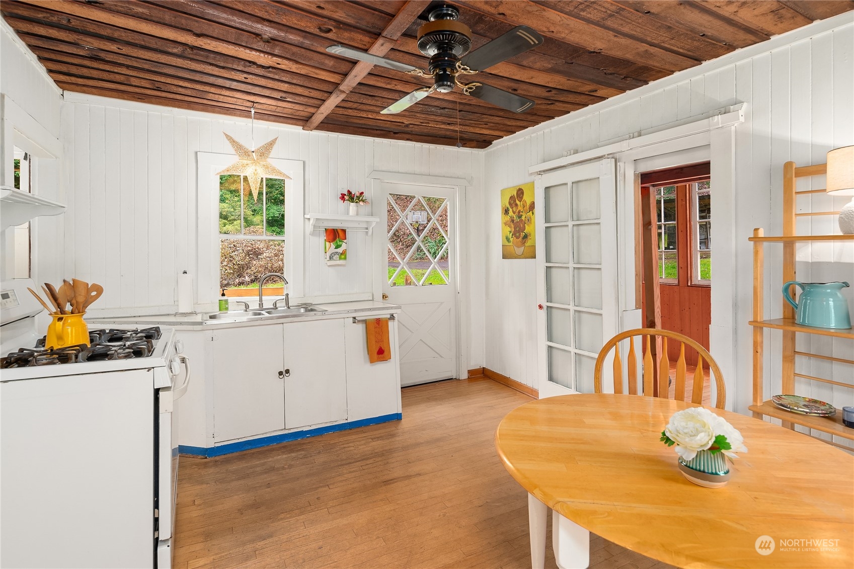 11109 Southwest Sylvan Beach Road Vashon, WA 98070 - Photo 5 of 20 Gallery Image 5