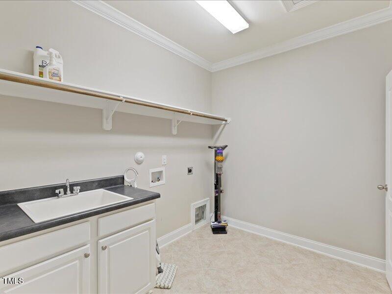 1814 Capstone Drive Durham, NC 27713 - Photo 8 of 32 a bathroom with a sink and a mirror