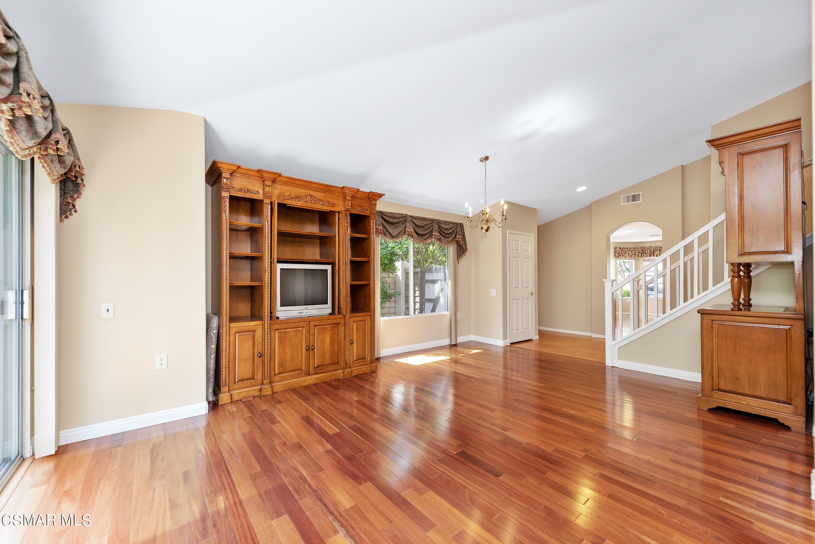 5658 Vinca Street Simi Valley, CA 93063 - Photo 11 of 44 Living/Dining