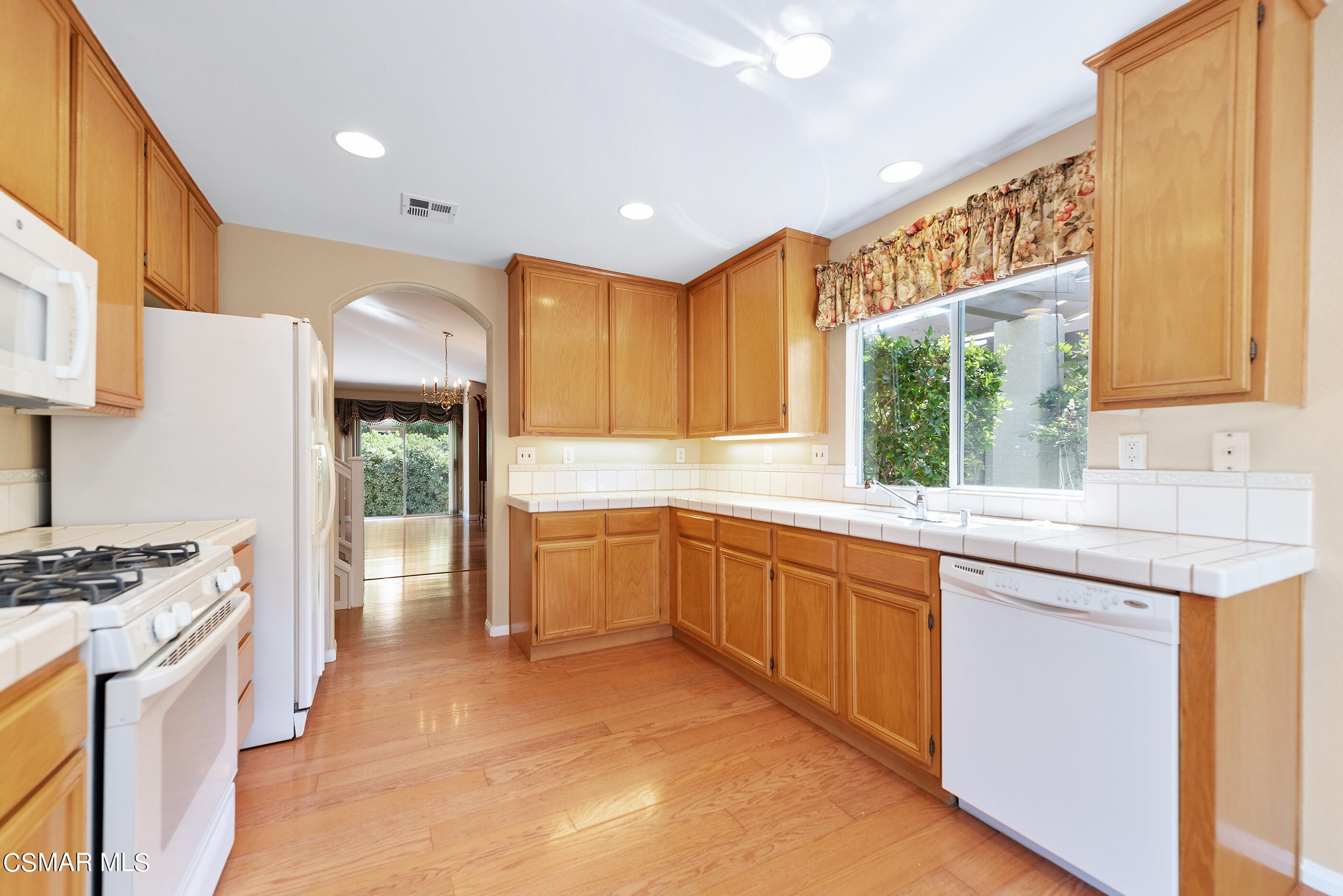 5658 Vinca Street Simi Valley, CA 93063 - Photo 14 of 44 Kitchen