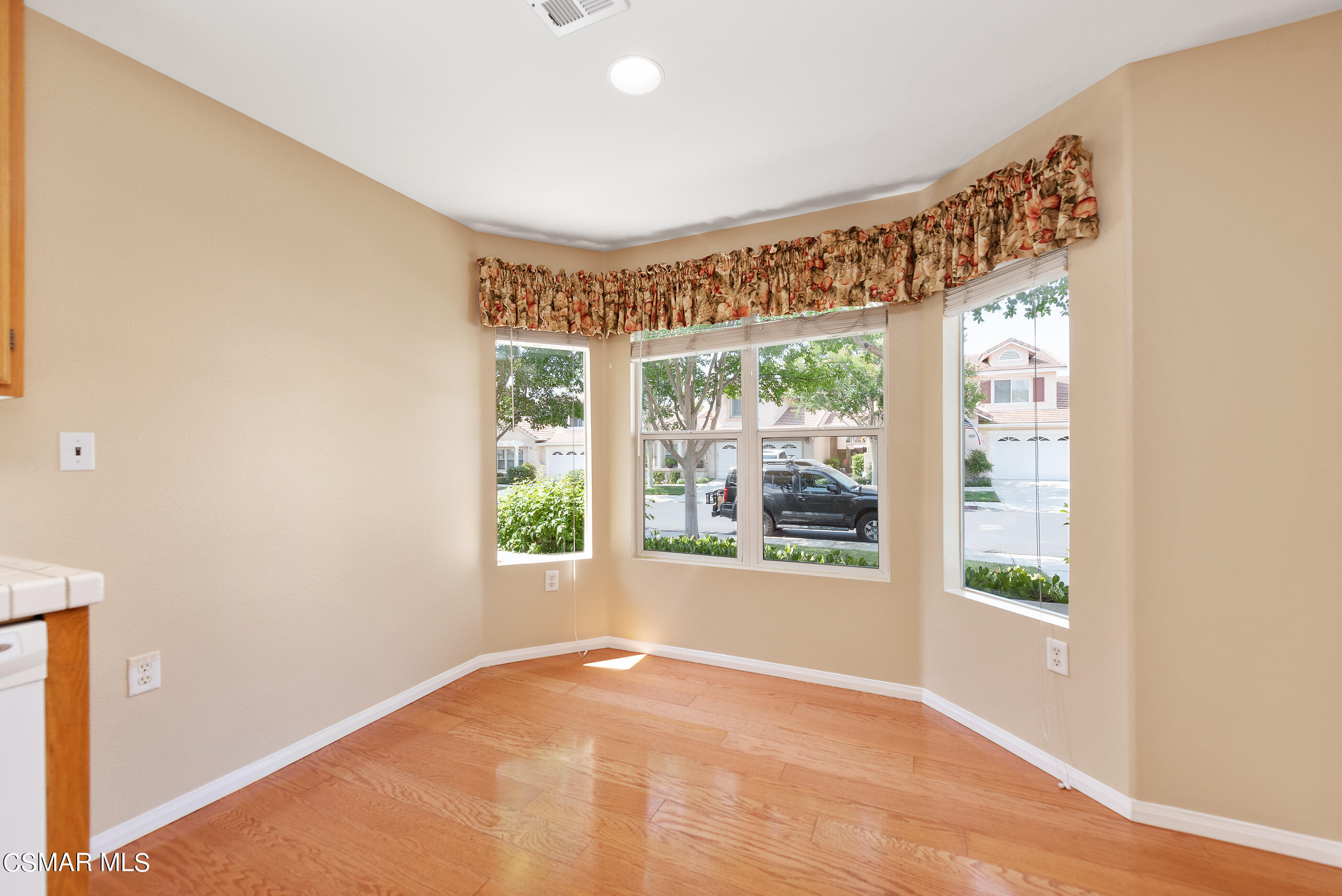5658 Vinca Street Simi Valley, CA 93063 - Photo 18 of 44 Kitchen Nook