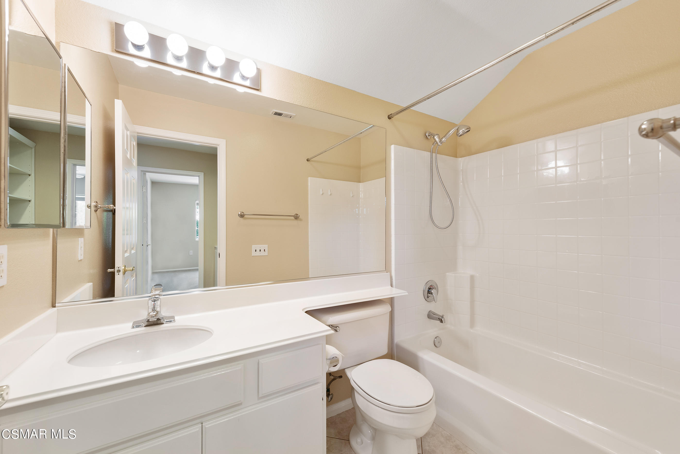 5658 Vinca Street Simi Valley, CA 93063 - Photo 27 of 44 Upstairs Bathroom