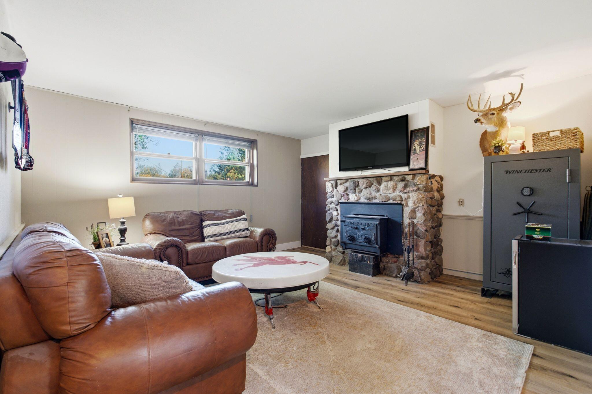 5974 Loghouse Road Erin, WI 53027 - Photo 21 of 55 Family room