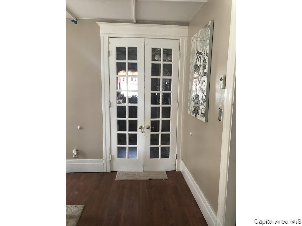 833 South Walnut Street Springfield, IL 62704 - Photo 4 of 36