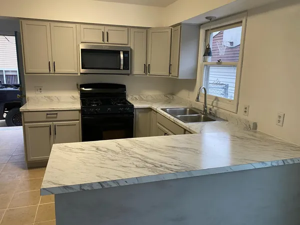 $2,500 | 1073 Sweet Street Northeast, Grand Rapids, MI 49505