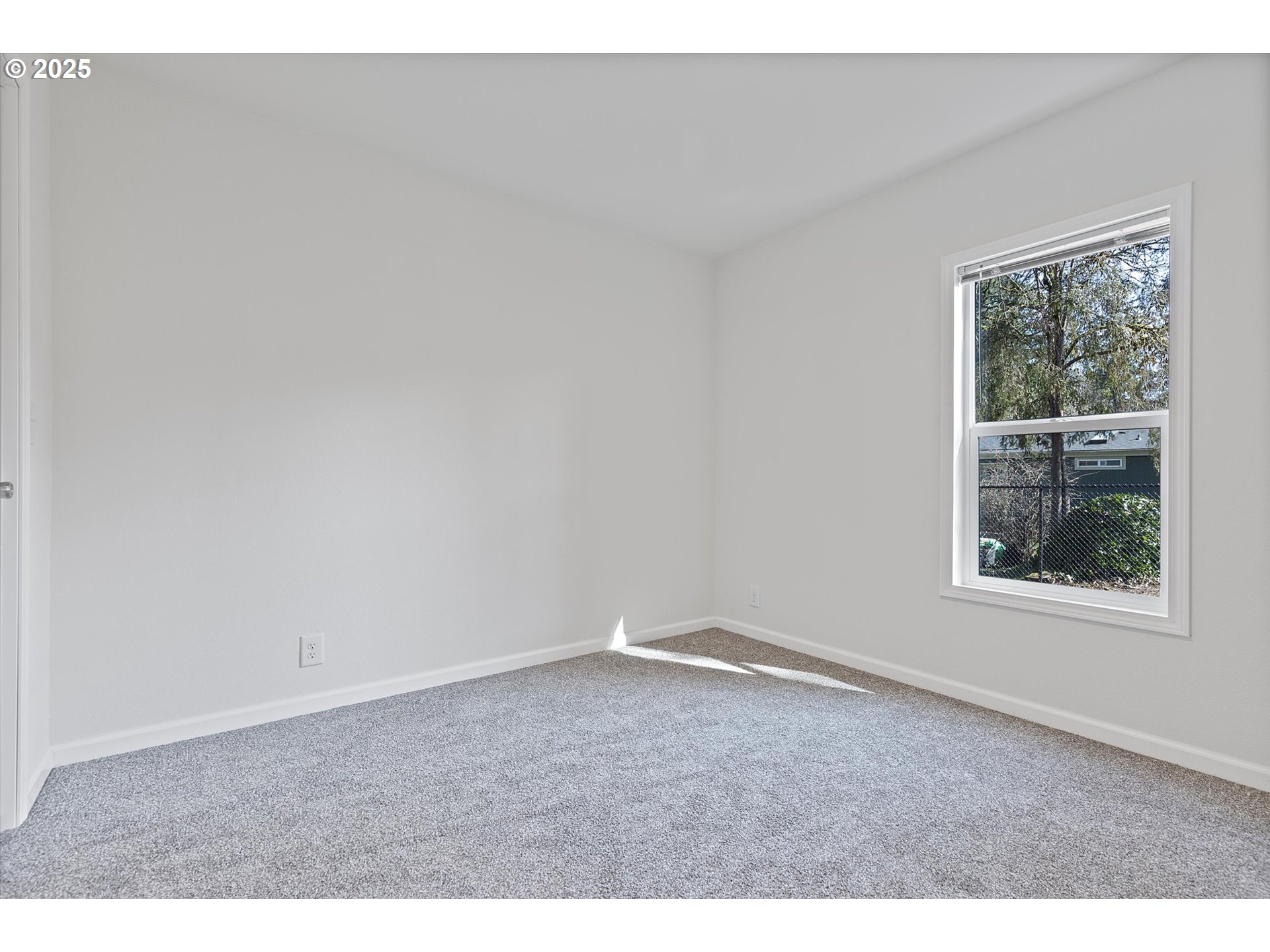 450 Southwest Juniper Road Estacada, OR 97023 - Photo 22 of 36 an empty room with a window