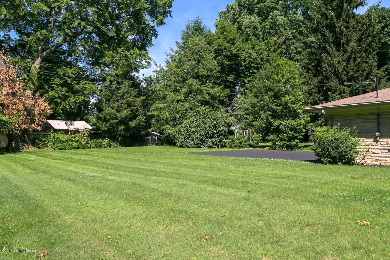 718 Wicklow Road Louisville, KY 40207 - Photo 5 of 27 5