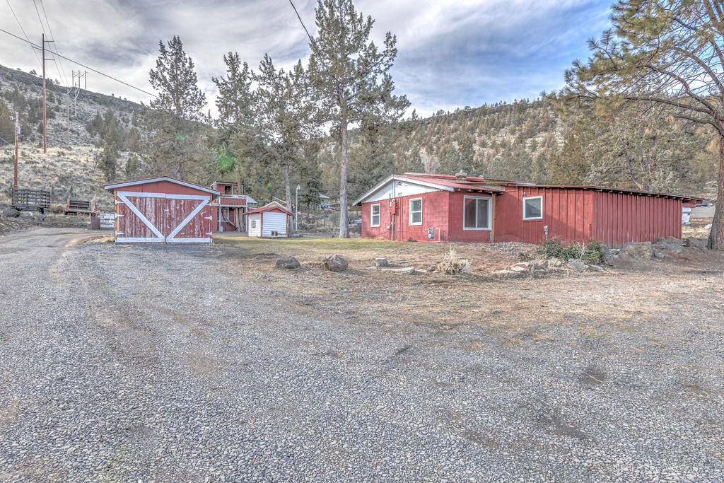 1145 South Rimrock Road Prineville, OR 97754 - Photo 6 of 28 090A5838_39_40_41_42