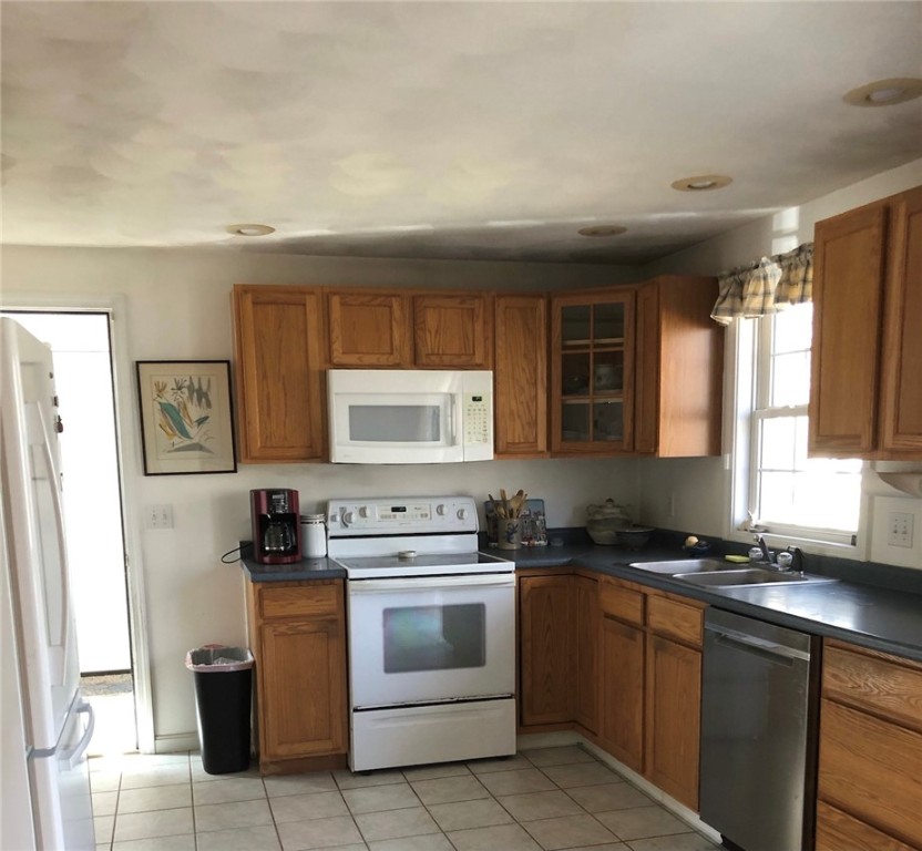 8 Healey Brook Drive Charlestown, RI 02813 - Photo 8 of 23