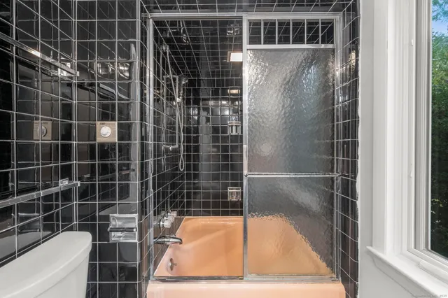 a bathroom with a tub