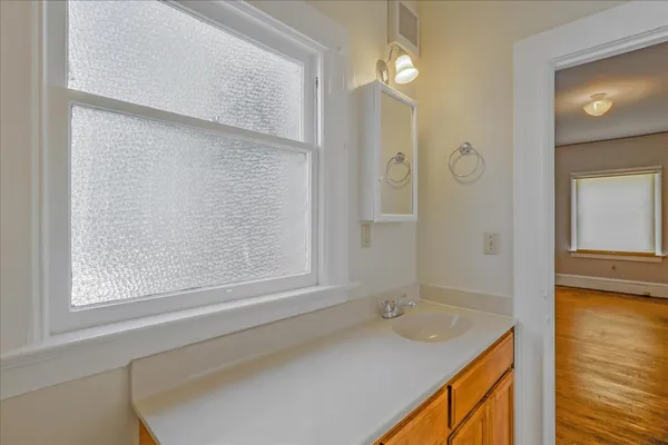 $3,050 | 422 Vernon Street, Oakland, CA 94610