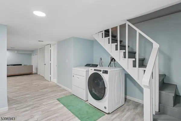 a view of entryway and washer and dryer