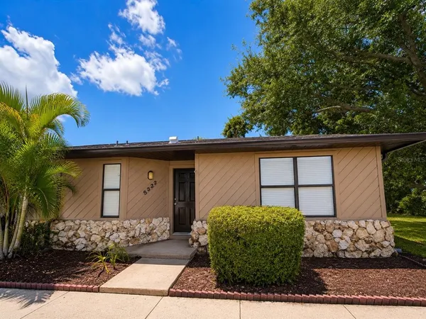$2,000 | 5322 11th St Circle East, Unit 5322, Bradenton, FL 34203
