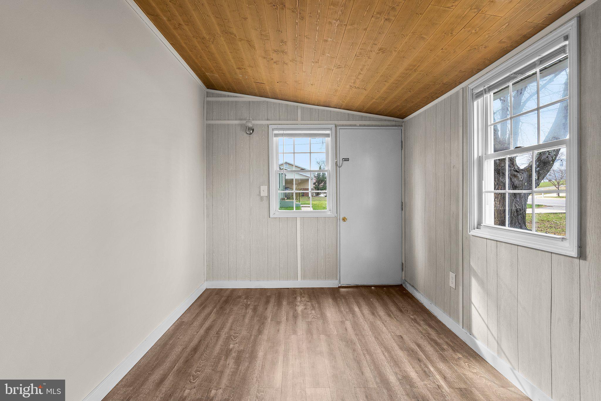 6711 Surratts Road Clinton, MD 20735 - Photo 19 of 30 Mud room