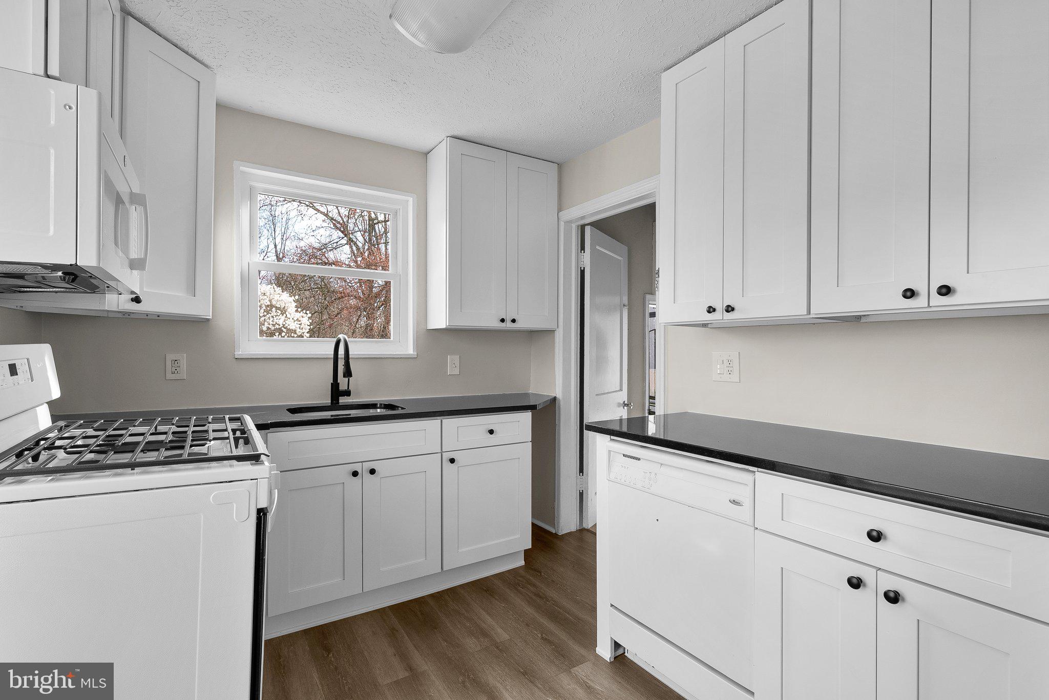 6711 Surratts Road Clinton, MD 20735 - Photo 3 of 30 Beautiful new kitchen